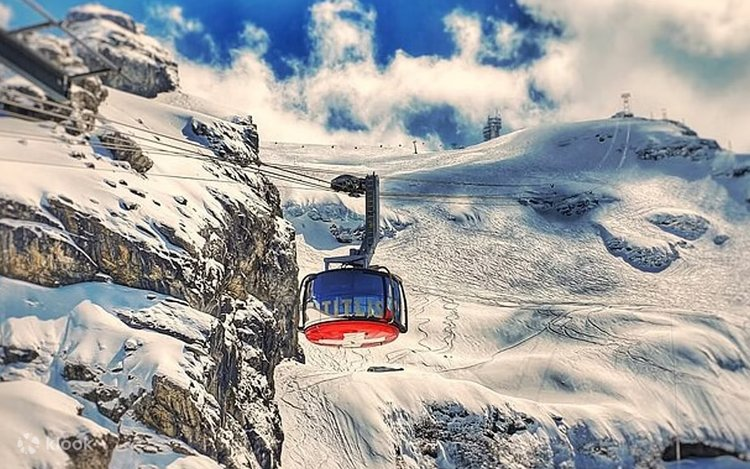 Switzerland travel places to visit with scenic Alps, lakes and charming villages